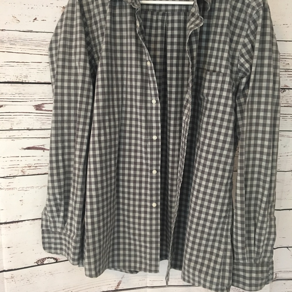 Lightly used men’s button-down